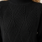 Cashmere Chunky Sweater Black with V-Structure