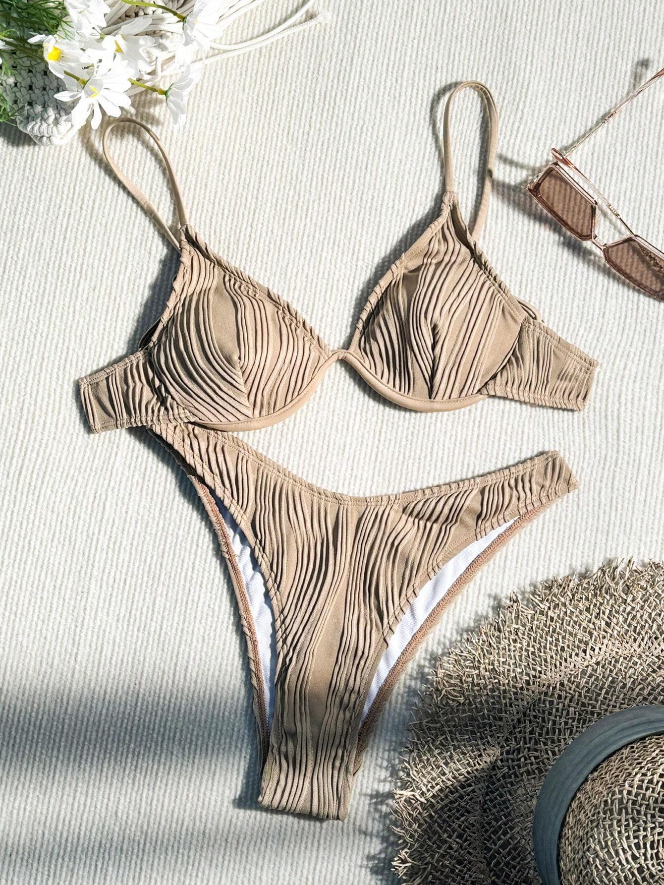 Effortlessly Elegant Top with a Timeless Design