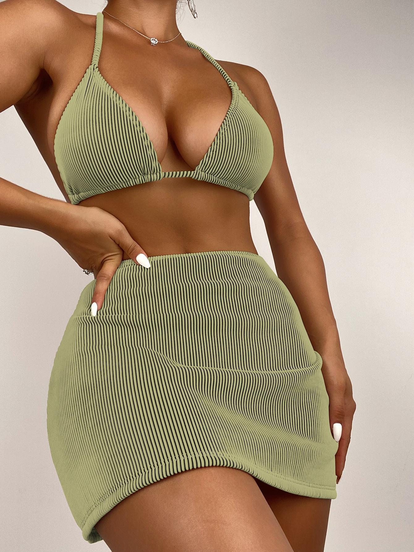 Casually Elegant Garment with a Refined Edge