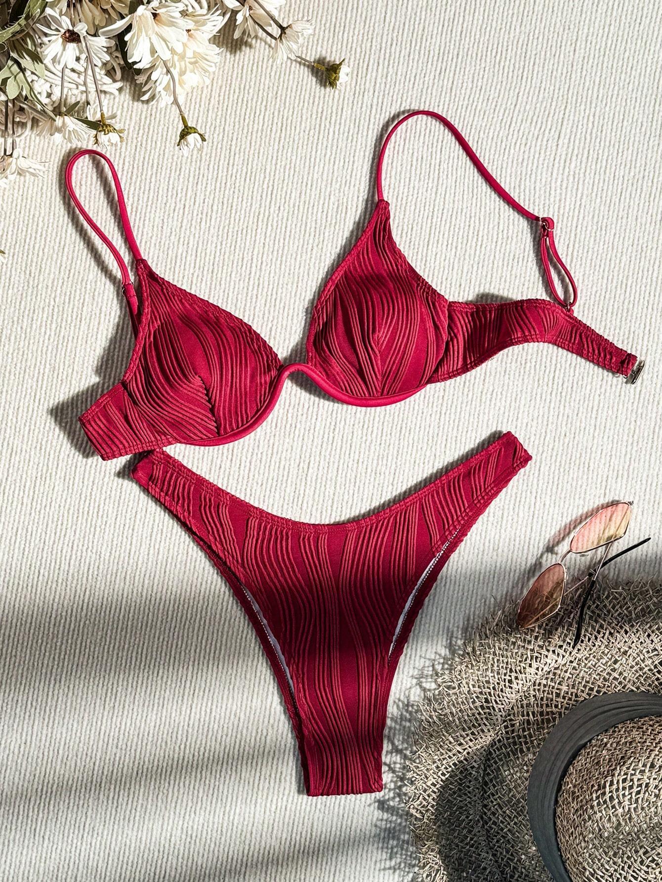 Effortlessly Elegant Top with a Timeless Design
