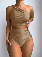 Finely Styled Top with a Classic Vintage Look