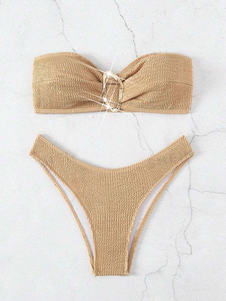 Casually Elegant Garment with a Refined Edge
