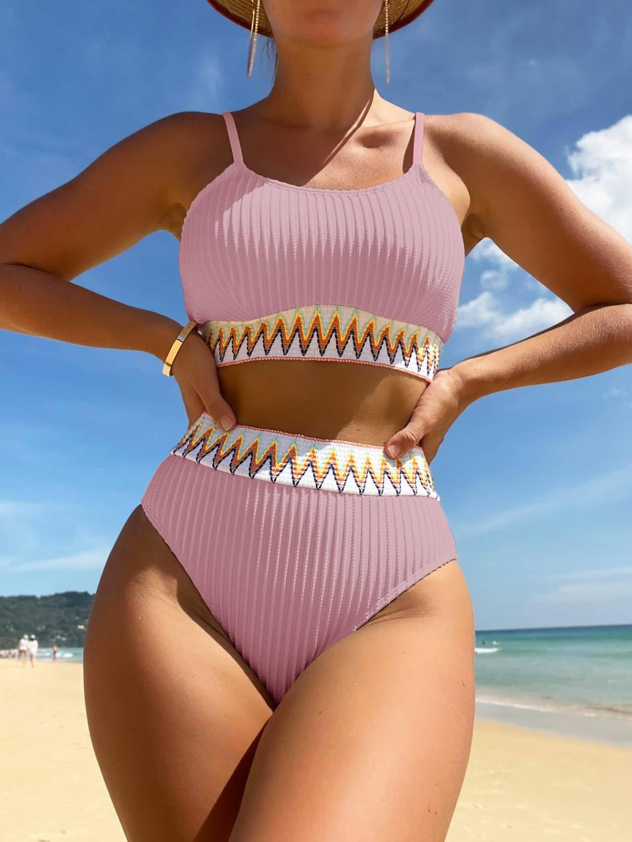 Effortlessly Elegant Bikini with a Timeless Design
