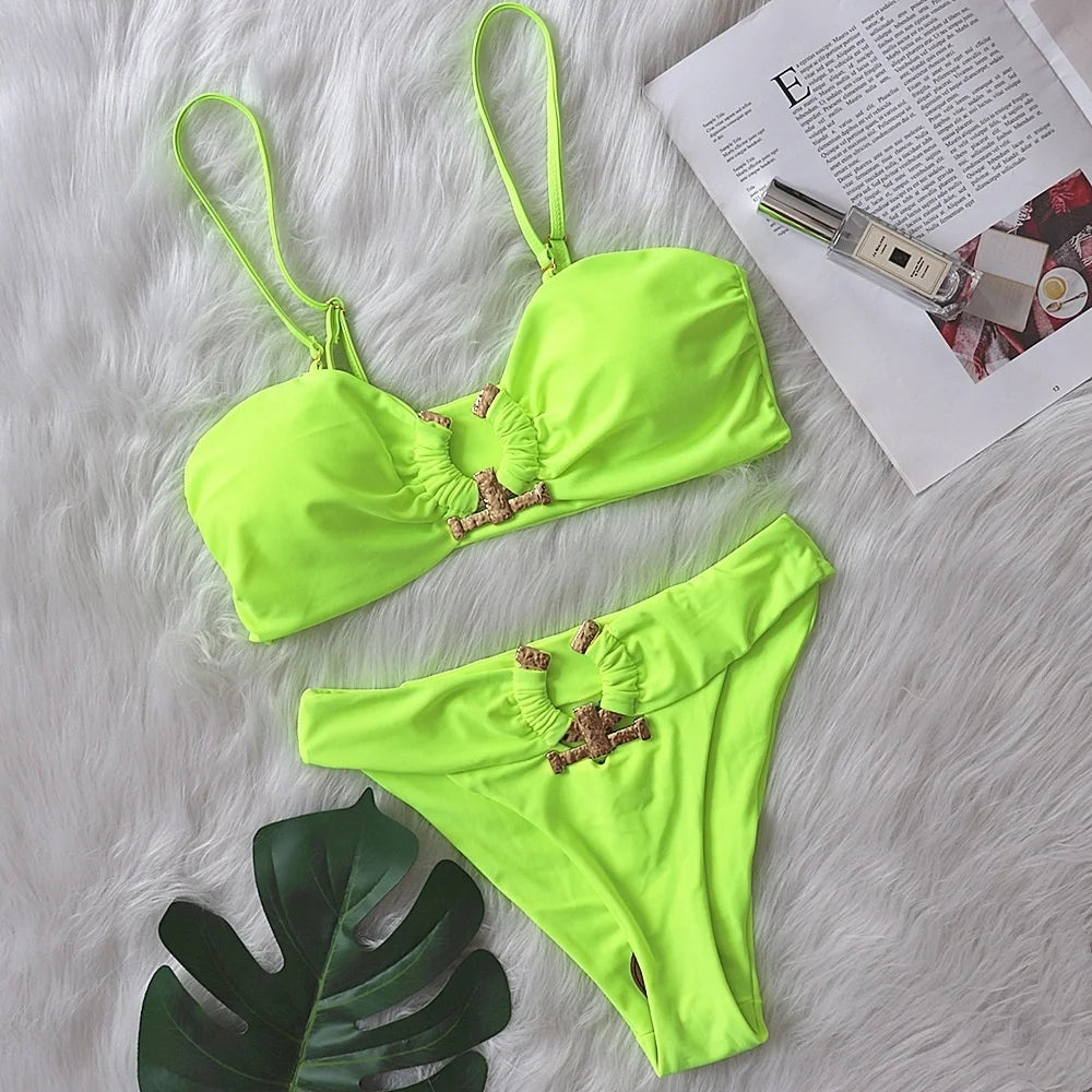 Effortlessly Elegant Bathing Suit with a Timeless Design