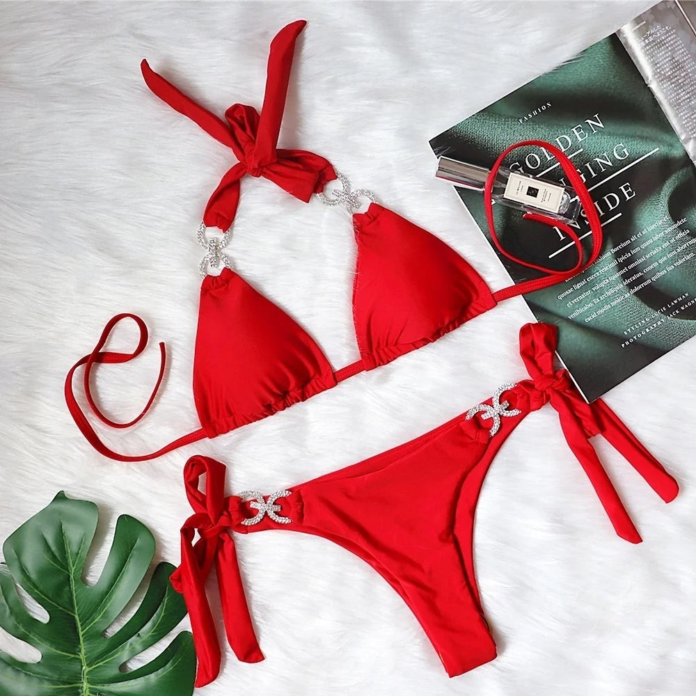 Effortlessly Elegant Bathing Suit with a Timeless Design