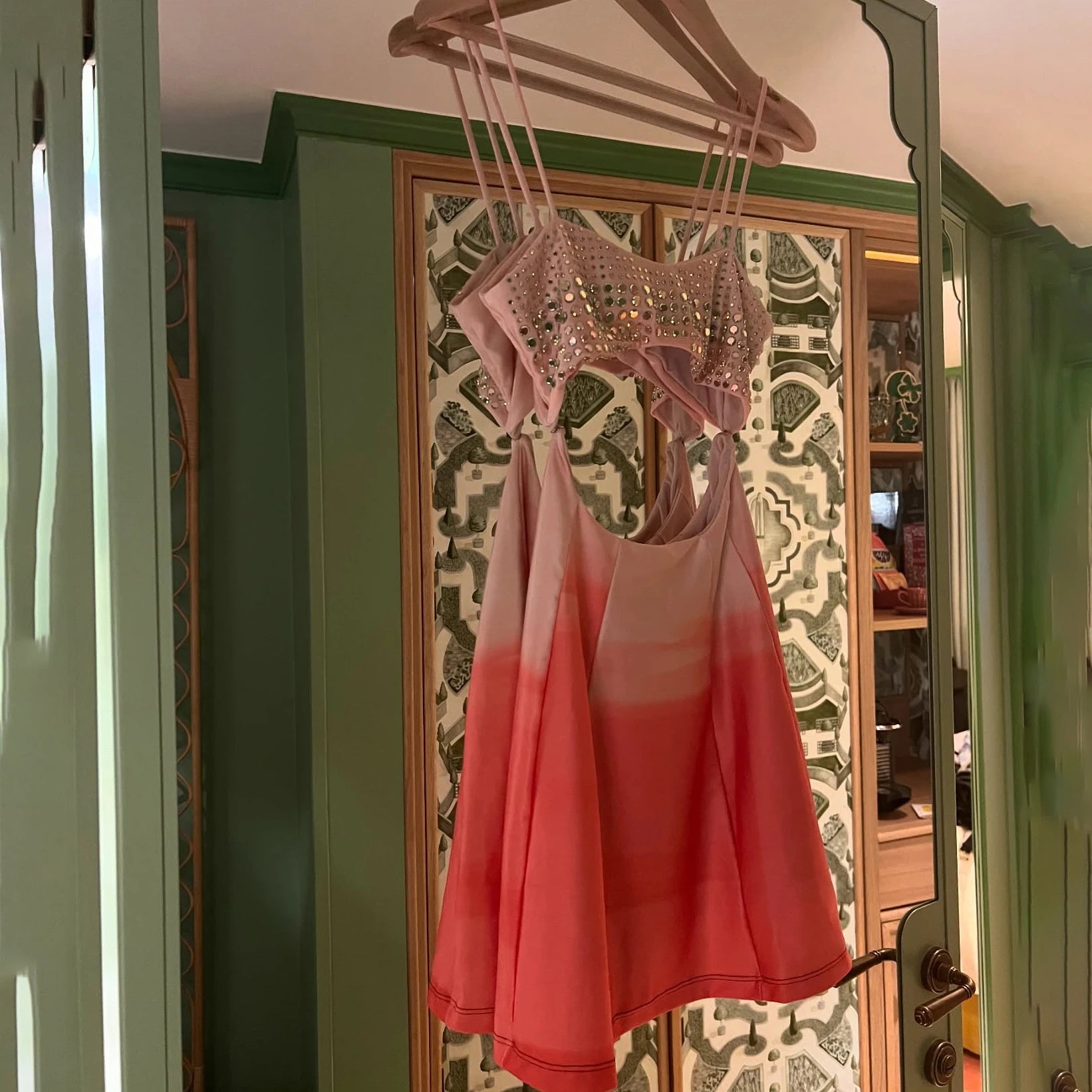 Effortlessly Elegant Bathing Suit with a Timeless Design