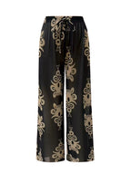 Effortlessly Elegant Pants with a Timeless Design