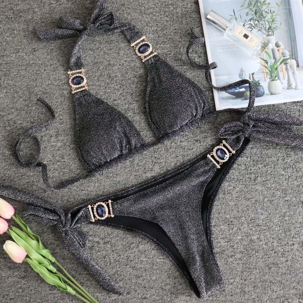 Effortlessly Elegant Bathing Suit with a Timeless Design