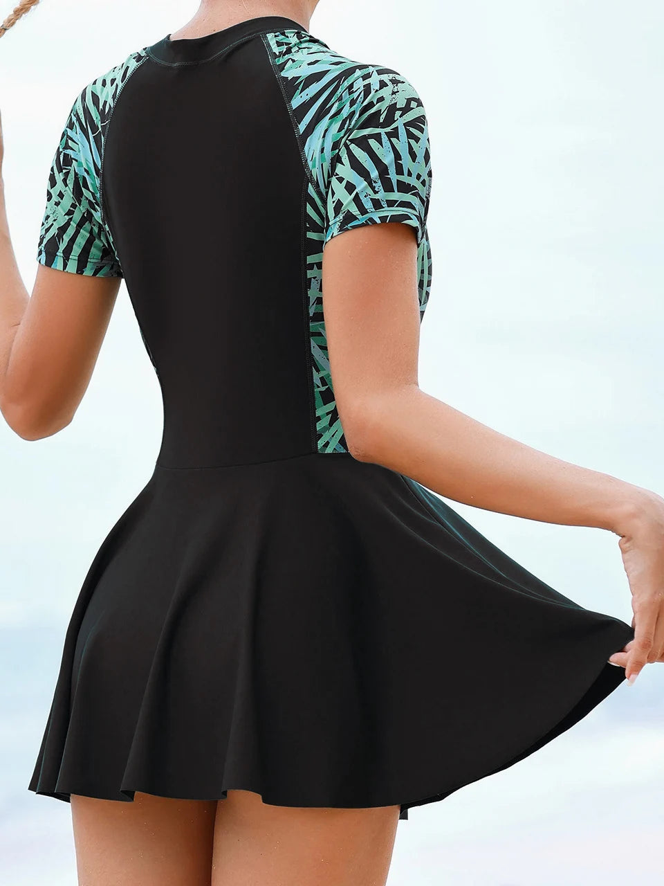 Effortlessly Elegant Dress with a Timeless Design