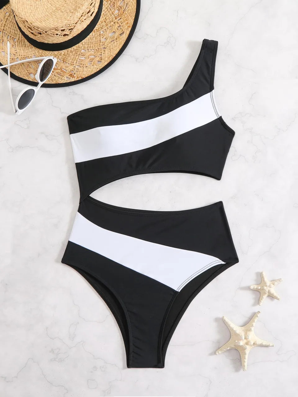 Effortlessly Elegant Swimsuit with a Timeless Design