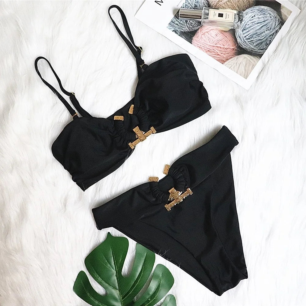 Effortlessly Elegant Bathing Suit with a Timeless Design