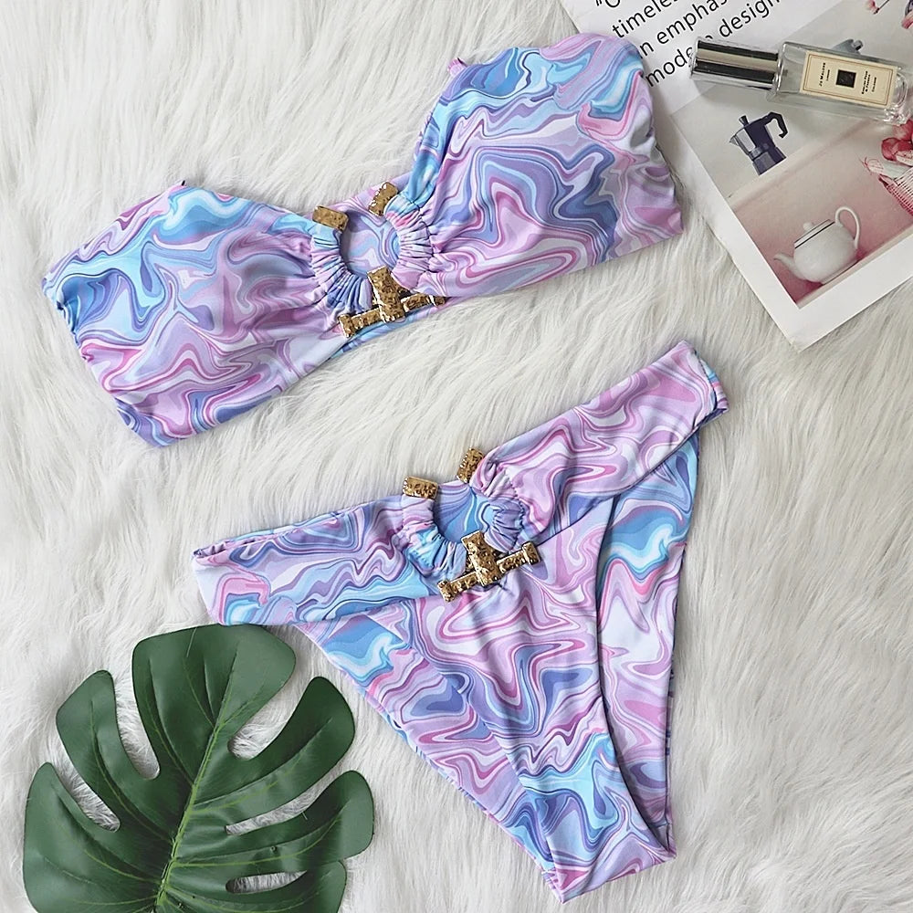 Effortlessly Elegant Bathing Suit with a Timeless Design