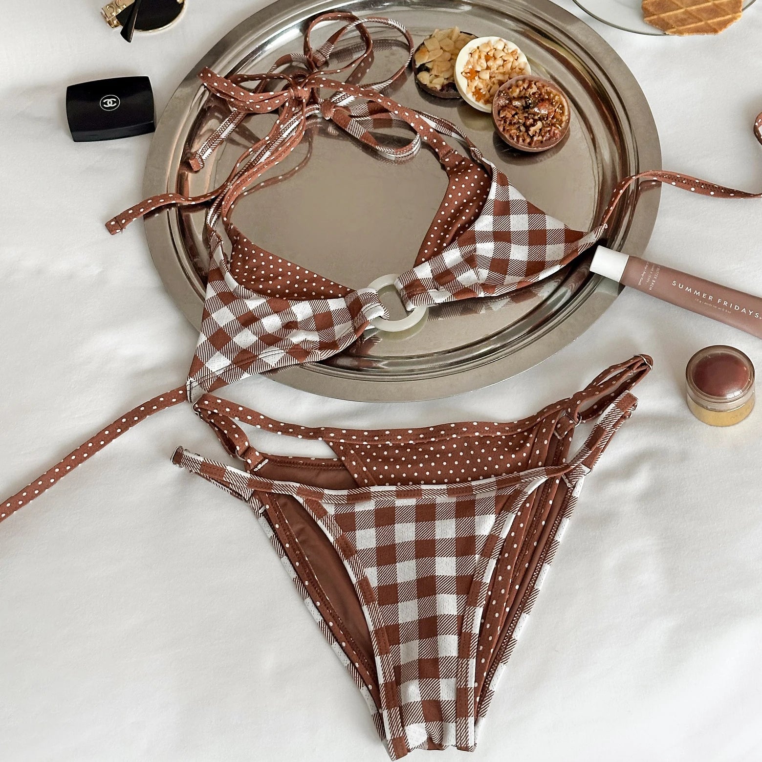 Effortlessly Elegant Bathing Suit with a Timeless Design