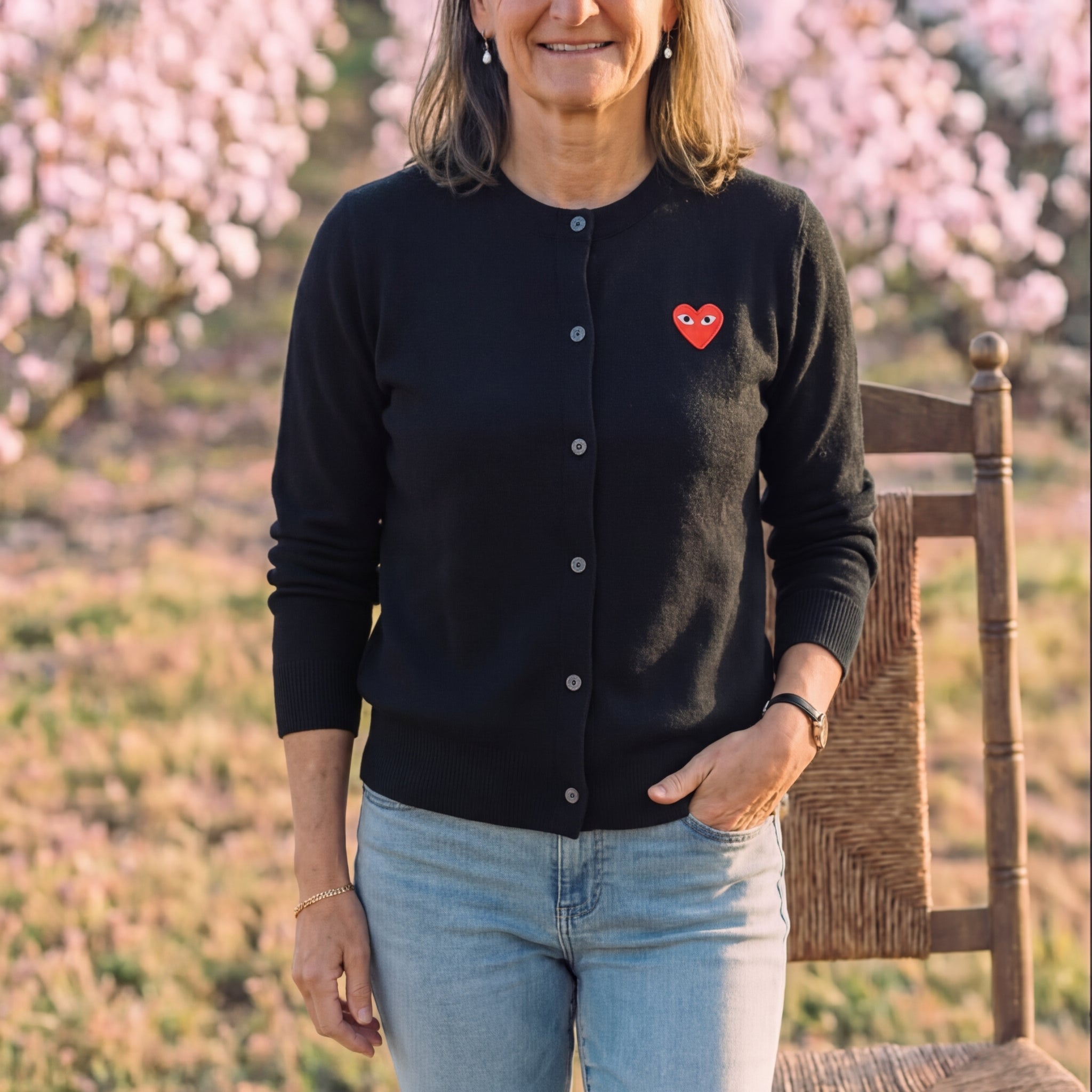 Round neck black red heart